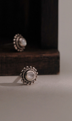 光的姿態。Nacre | 珍珠母貝 | 925純銀耳環