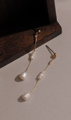 柔映。Pearl | 養殖珍珠 |  垂式耳環(可改夾式耳環)