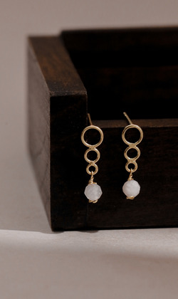 輕粹。Moonstone | 月光石 | 925純銀耳環(可改夾式耳環)