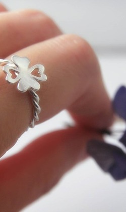 【幸運相隨】幸運草戒指 / 純銀戒指 / 麻花戒指 / Sterling Silver Ring / Four-Leaved Clover 【幸運相隨】幸運草戒指 / 純銀戒指 / 麻花戒指 / Sterling Silver Ring / Four-Leaved Clover