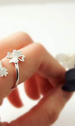 【雙倍幸運】幸運草戒指 / 純銀戒指 / 開口戒 / Sterling Silver Ring / Four-Leaved Clover 【雙倍幸運】幸運草戒指 / 純銀戒指 / 開口戒 / Sterling Silver Ring / Four-Leaved Clover