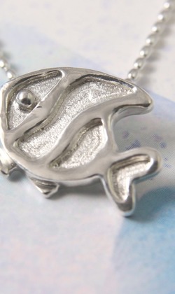 【有餘】熱帶魚項鍊 / 純銀項鍊 / Sterling Silver Necklace / Tropical Fish 【有餘】熱帶魚項鍊 / 純銀項鍊 / Sterling Silver Necklace / Tropical Fish