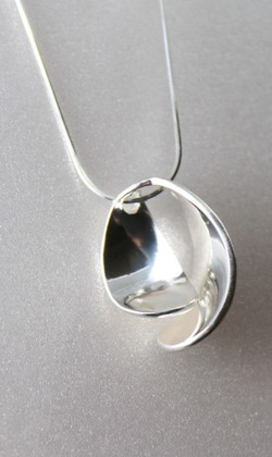 【愛與呵護】簡約款項鍊 / 純銀項鍊 / Sterling Silver Necklace / Love 【愛與呵護】簡約款項鍊 / 純銀項鍊 / Sterling Silver Necklace / Love