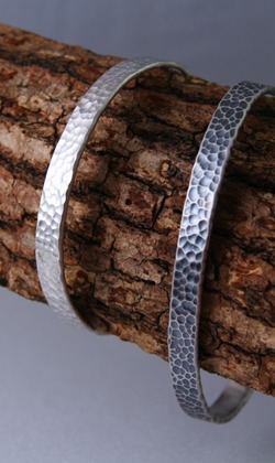 免費刻字【藏愛-波紋手環-單只】純銀手環 / 男女適用 / 鍛敲 / Sterling Silver Bracelet / Hammered 免費刻字【藏愛-波紋手環-單只】純銀手環 / 男女適用 / 鍛敲 / Sterling Silver Bracelet / Hammered