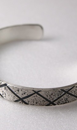 免費刻字【經典格紋寬版手環】純銀手環 / 鍛敲 / Sterling Silver Bracelet / Hammered 免費刻字【經典格紋寬版手環】純銀手環 / 鍛敲 / Sterling Silver Bracelet / Hammered