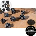 Q-Workshop|巫師 The Witcher Geralt|7入套骰+1枚金屬幣|TRPG|獵魔士_4 Q-Workshop|巫師 The Witcher Geralt|7入套骰+1枚金屬幣|TRPG|獵魔士_4