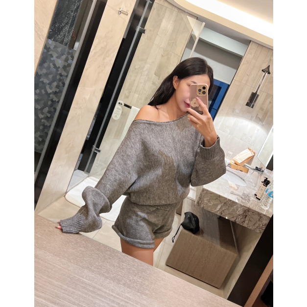 現貨|套裝寬領針織長版毛衣+短褲 現貨|套裝寬領針織長版毛衣+短褲