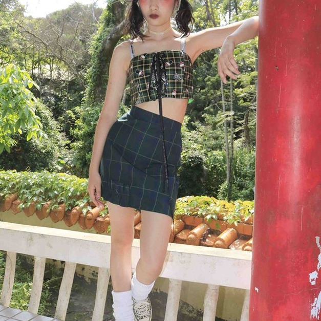 Your Mom Lies 2020三麗鷗授權布製作的可愛馬甲 墨綠色 是墨魚義大利麵配色凱蒂 Your Mom Lies 2020三麗鷗授權布製作的可愛馬甲 墨綠色 是墨魚義大利麵配色凱蒂