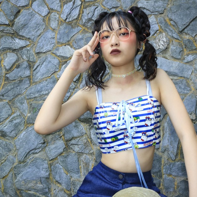 Your Mom Lies 2020三麗鷗授權布製作的可愛馬甲 藍白拖鞋配色凱蒂 Your Mom Lies 2020三麗鷗授權布製作的可愛馬甲 藍白拖鞋配色凱蒂