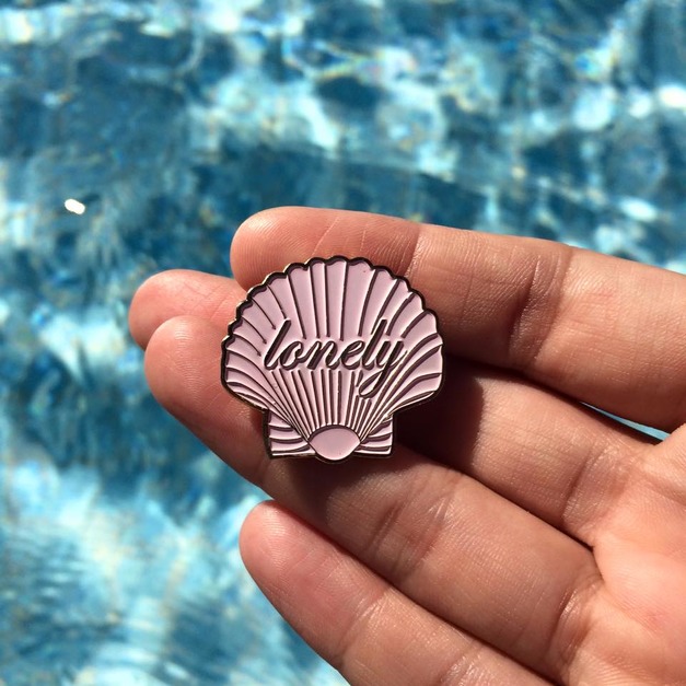 Lonely Wave 粉色貝殼寂寞別針 Lonely seashell enamel pin PINK Lonely Wave 粉色貝殼寂寞別針 Lonely seashell enamel pin PINK