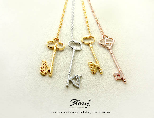 訂做純銀項鍊採用造型歐風的鑰匙搭配你專屬的字母,獨一無二的設計相當別緻