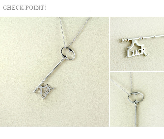 純銀客製項鍊以華麗鑰匙造型為主題搭配文字展現文藝風格