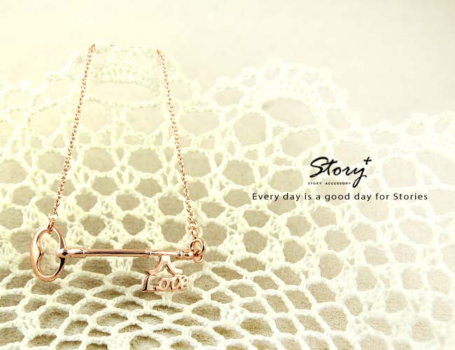 客製純銀手鍊以華麗的鑰匙造型做發想,夢幻的風格非常適合女性佩戴