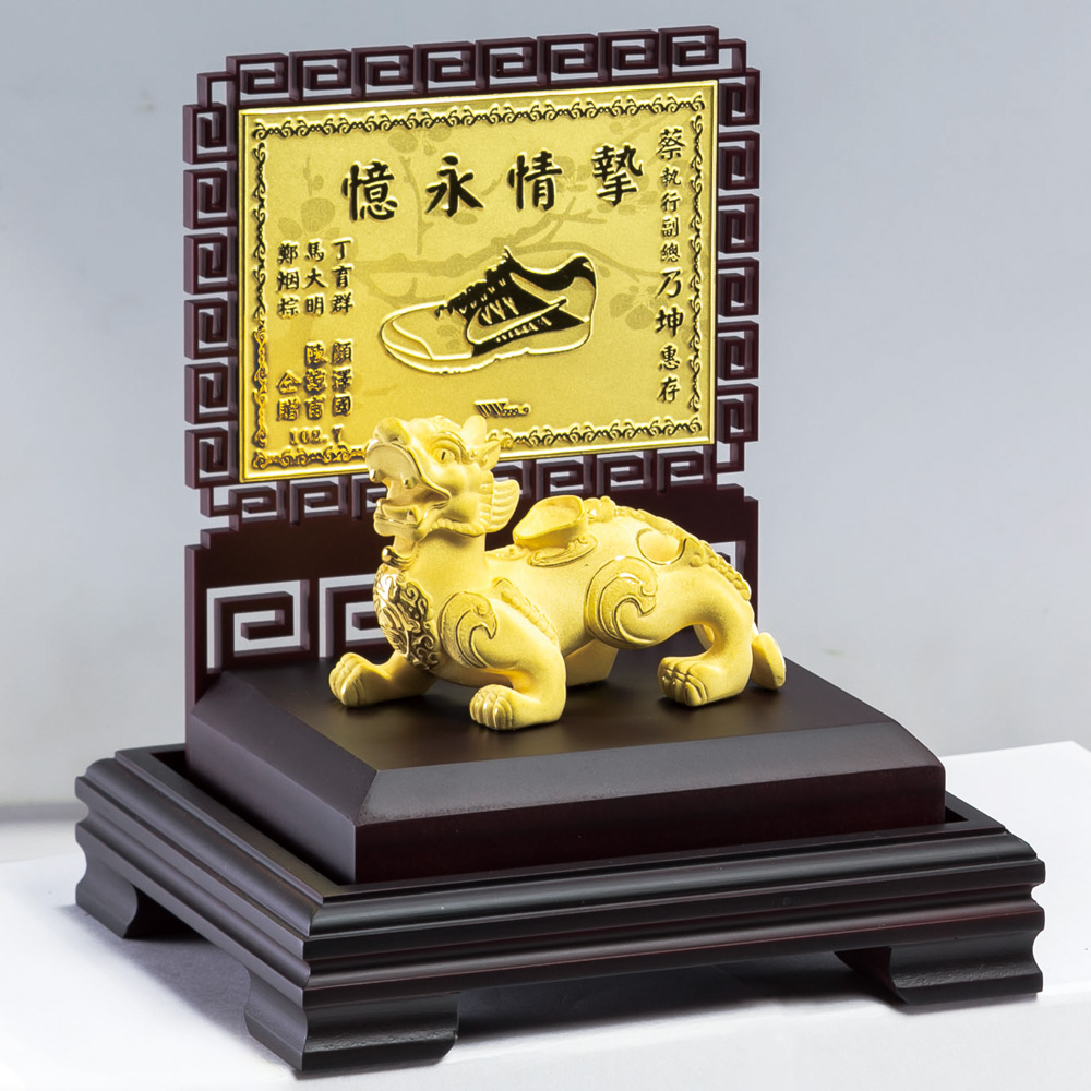 可客製化文字內容的純黃金獎牌非常適合做為公司行號餽贈禮品