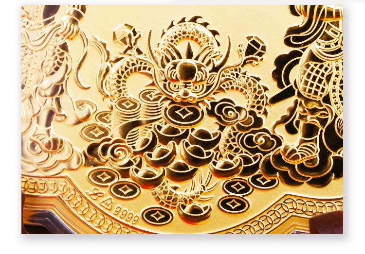 關聖帝君又稱武財神,神明金牌刻印了金銀財寶象徵