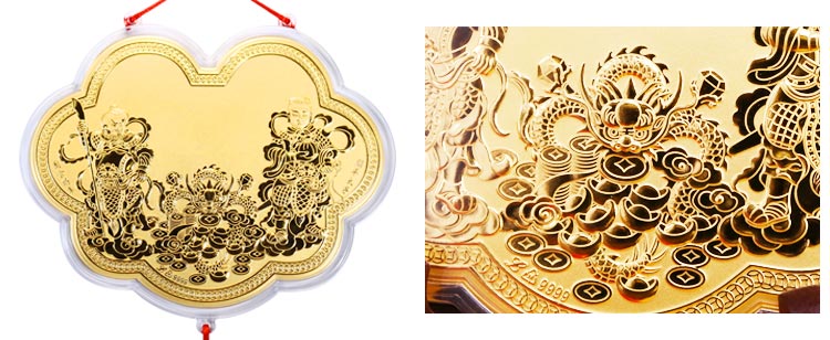 關聖帝君武財神金牌上設計了兩名副將以及金銀財寶,象徵著保衛信眾更保佑信眾發財