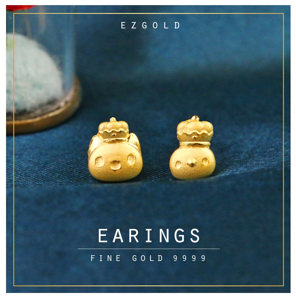 咖波國王與小雞純金耳環整體展示照,金寶珍銀樓設計9999純金造型,貓貓蟲咖波化身可愛國王與小雞夥伴,呈現閃耀療癒風。