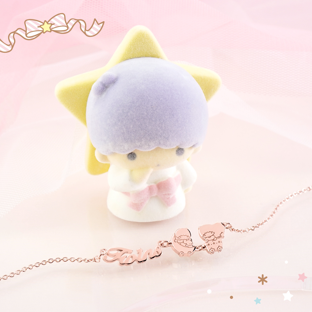 KikiLala 玫瑰金雙星仙子手鍊與 Kiki 小公仔夢幻場景照