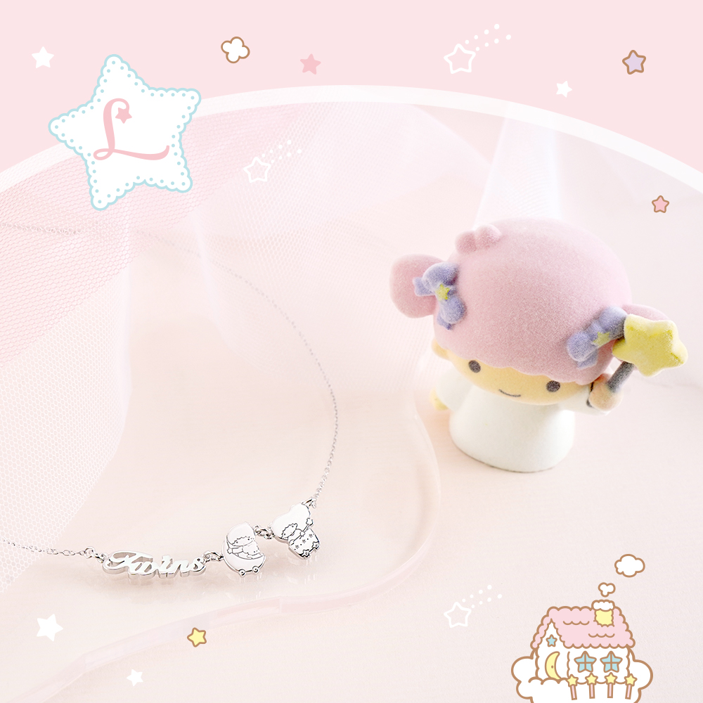 KikiLala 客製純銀項鍊搭配 Lala 公仔與粉色紗網擺拍照