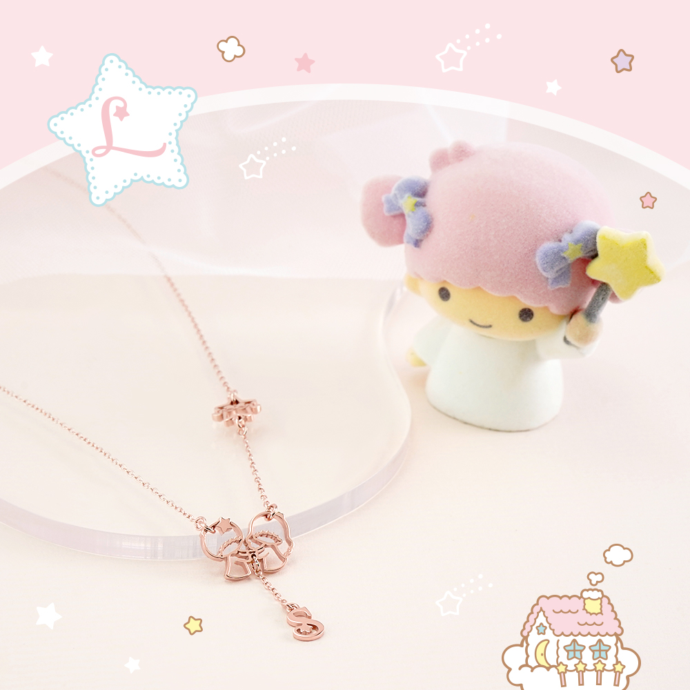 玫瑰金 KikiLala 客製字母純銀項鍊搭配 Lala 公仔擺拍