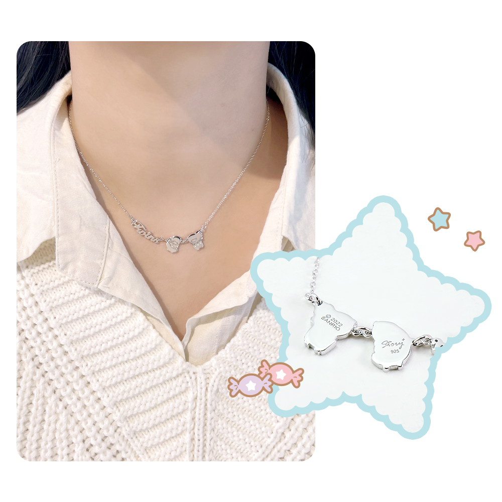 模特兒配戴 KikiLala 客製純銀名字項鍊的日常穿搭示範照