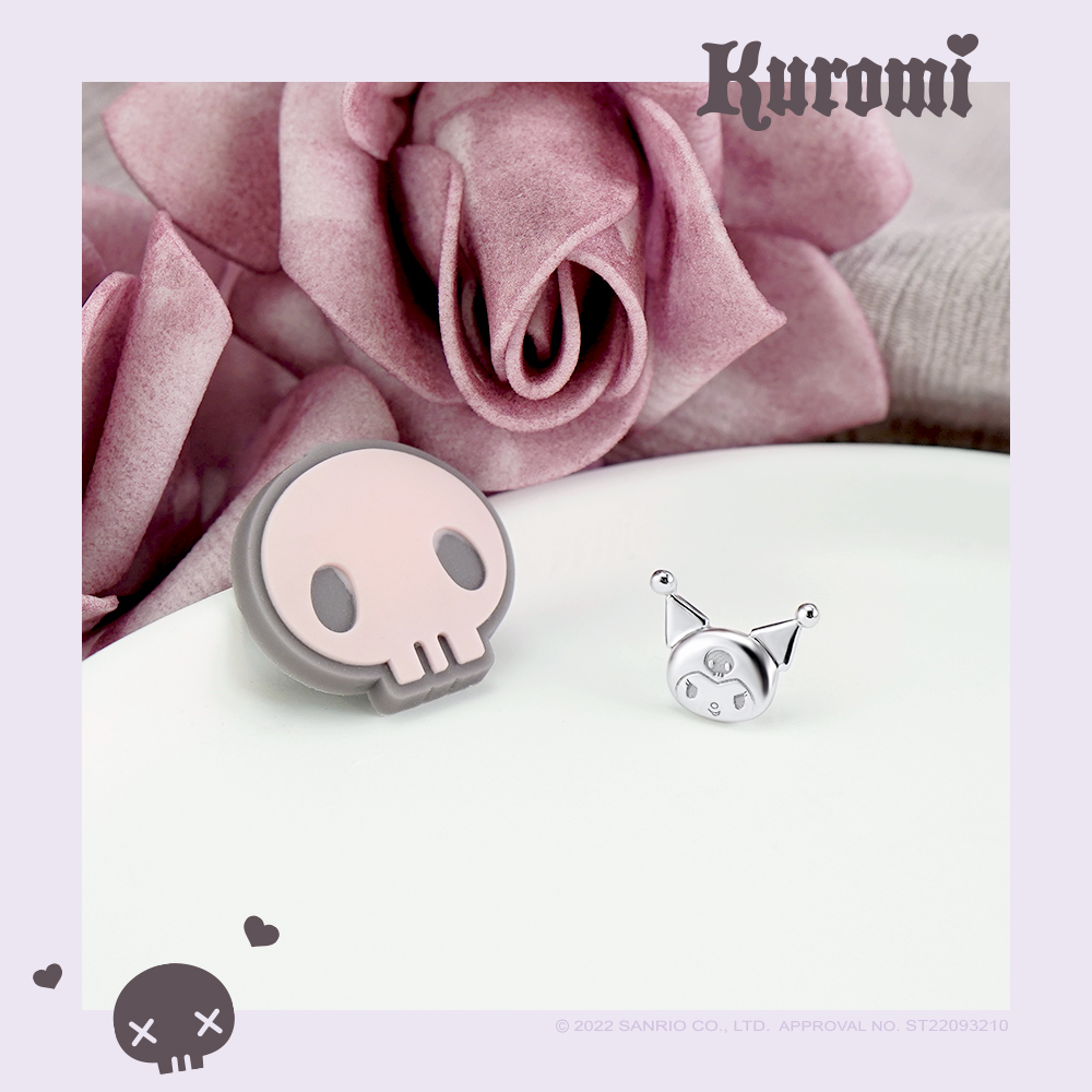 酷洛米骷髏造型純銀耳環與玫瑰背景的氛圍照