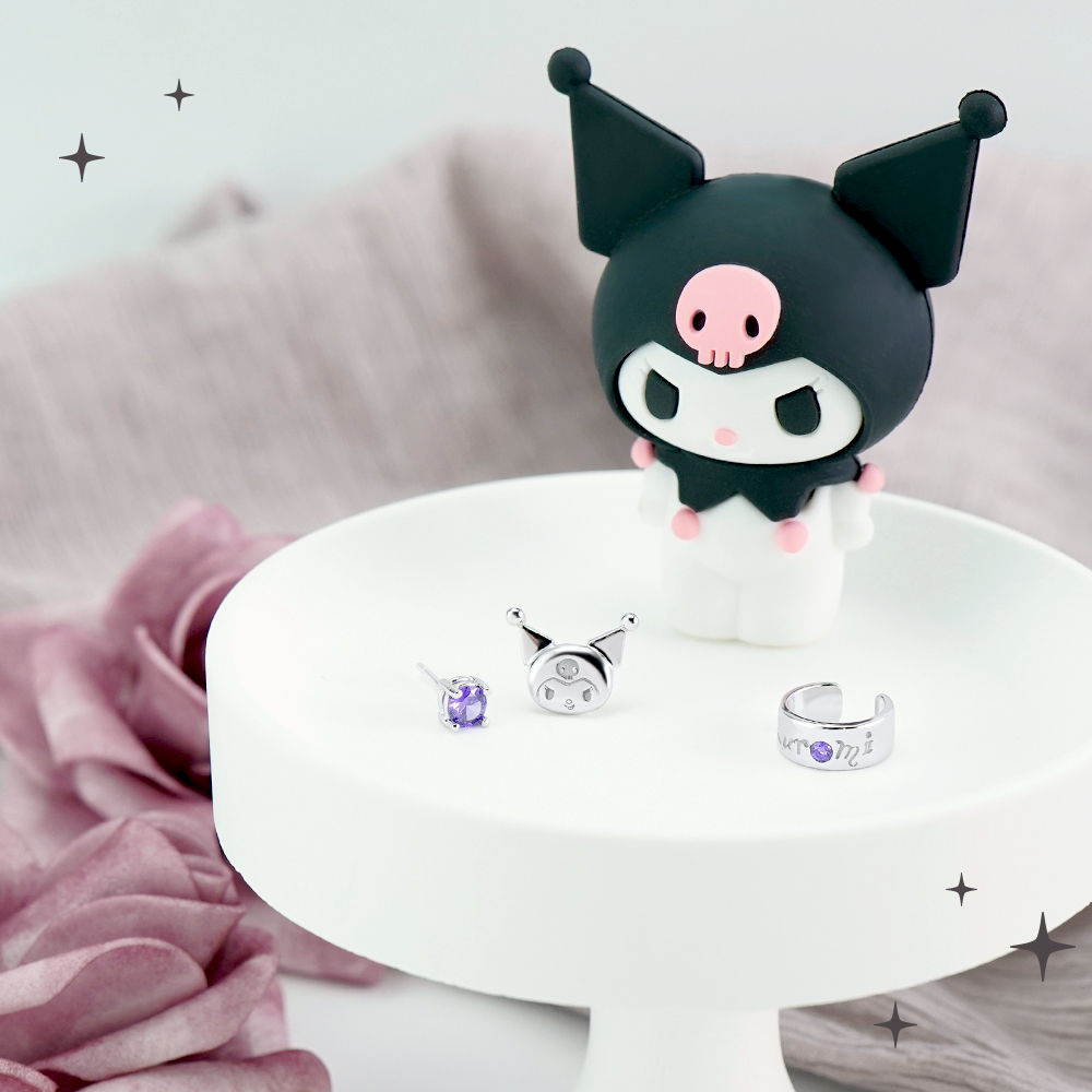 酷洛米擺件搭配紫鑽耳環與耳夾的純銀飾品場景照
