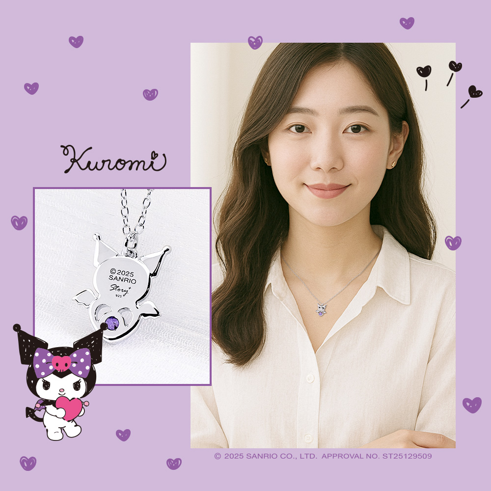 模特配戴酷洛米誕生石項鍊的穿搭示意圖與背面刻印特寫。