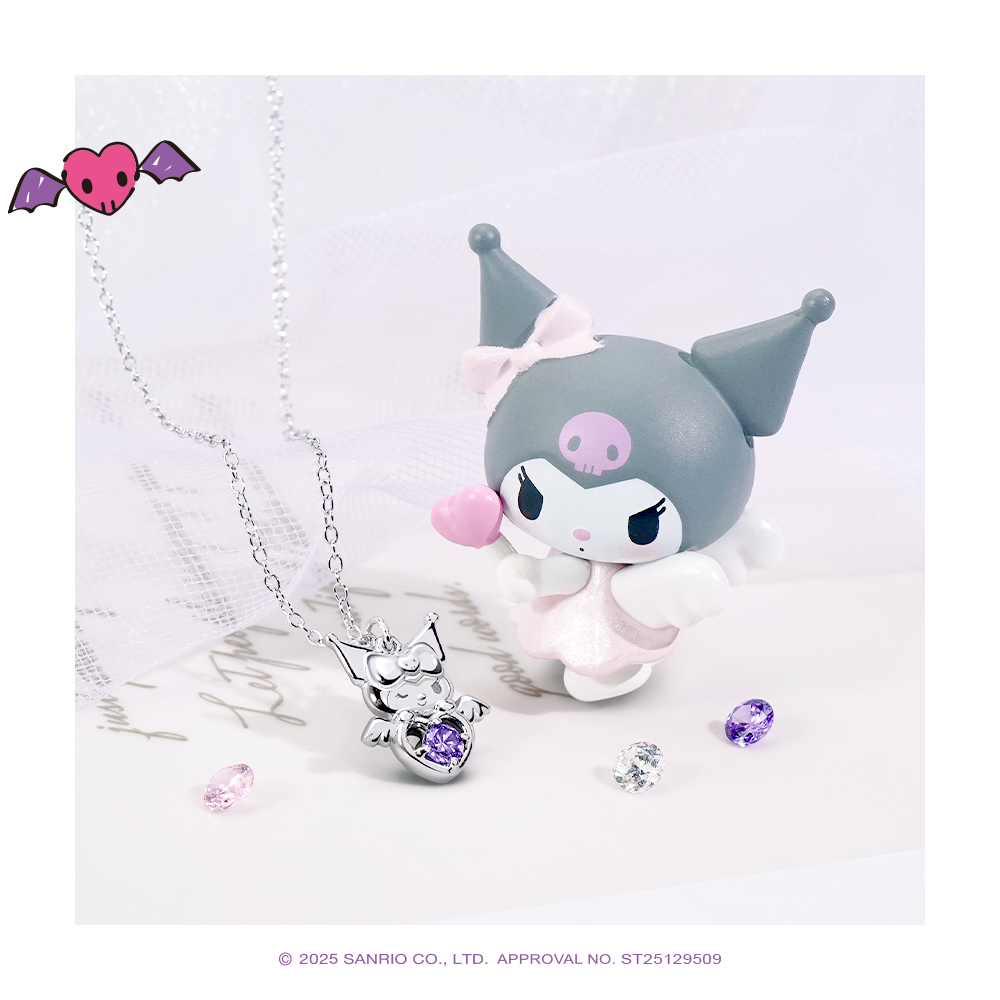 酷洛米誕生石純銀項鍊擺拍,搭配模型與紫色寶石展示。