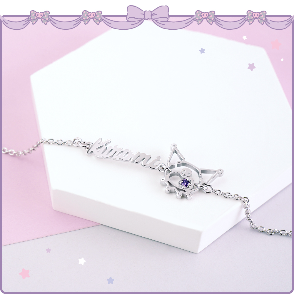 純銀 Kuromi 手鍊平拍照,呈現細緻外框造型與紫色寶石