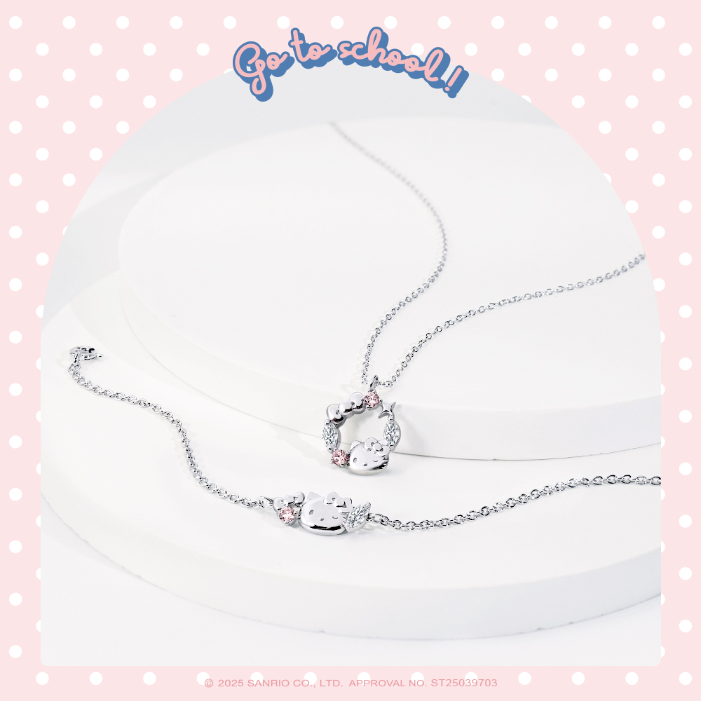 Hello Kitty 純銀項鍊、手鍊與學院元素擺拍,清新可愛風格
