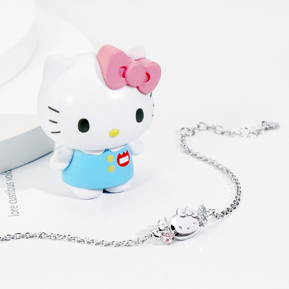 Hello Kitty 學院 Mix 系列手鍊情境照,甜美風格搭配