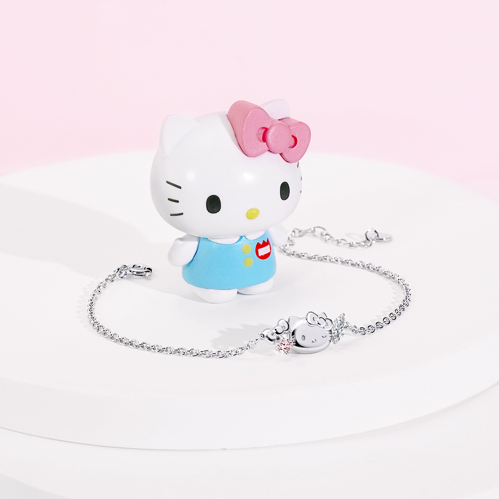 Hello Kitty 晶鑽純銀手鍊近拍,925 純銀與粉色晶鑽細節