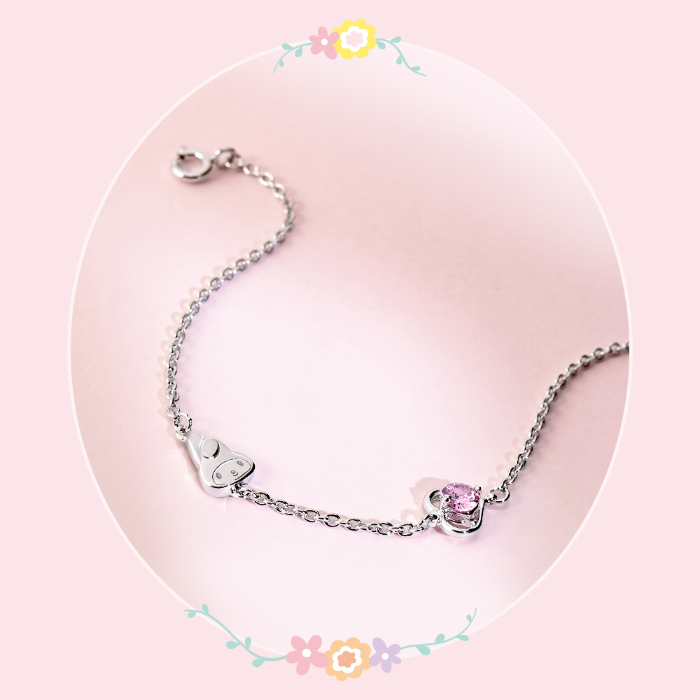 My Melody 純銀手鍊近拍,誕生石愛心鑲嵌細節展示