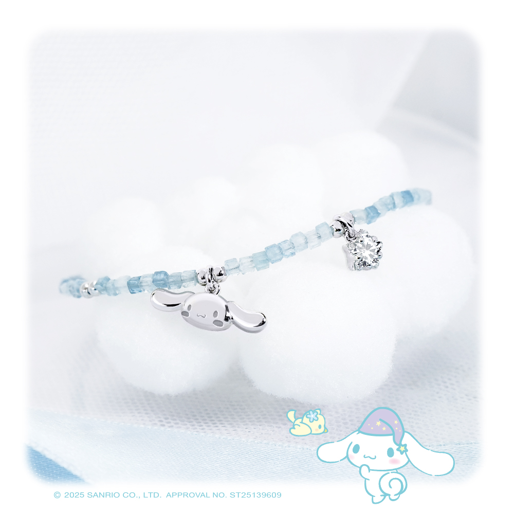 大耳狗 Cinnamoroll 天然海藍寶喜拿方糖晶鑽純銀手鍊近拍,天然海藍寶方糖珠搭配925純銀吊飾。