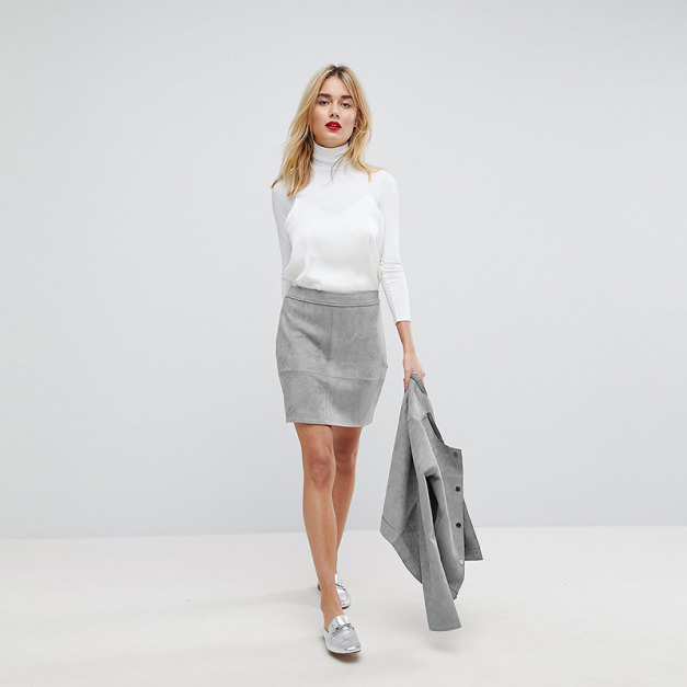 簡約麂皮絨直筒小短裙 簡約麂皮絨直筒小短裙