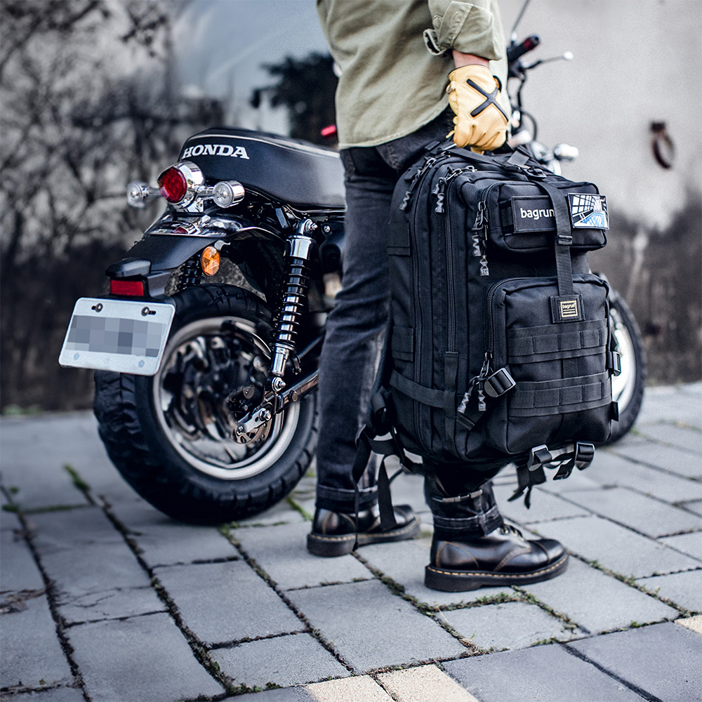 該怎麼選擇軍事戰術背包?bagrun打造符合現代人生活美學的二代都會玩家瞬開翻蓋後背包