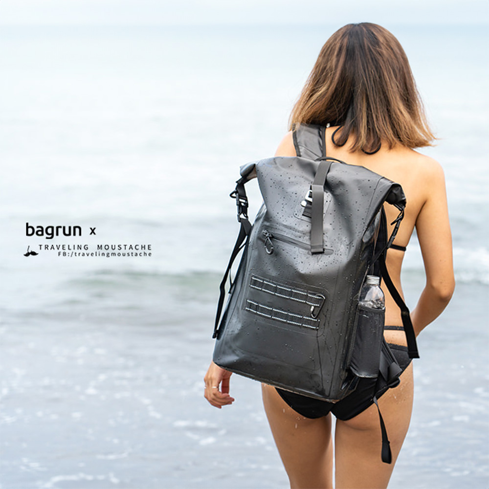 黑色背包的魅力  氣彈系列巔峰防水背包