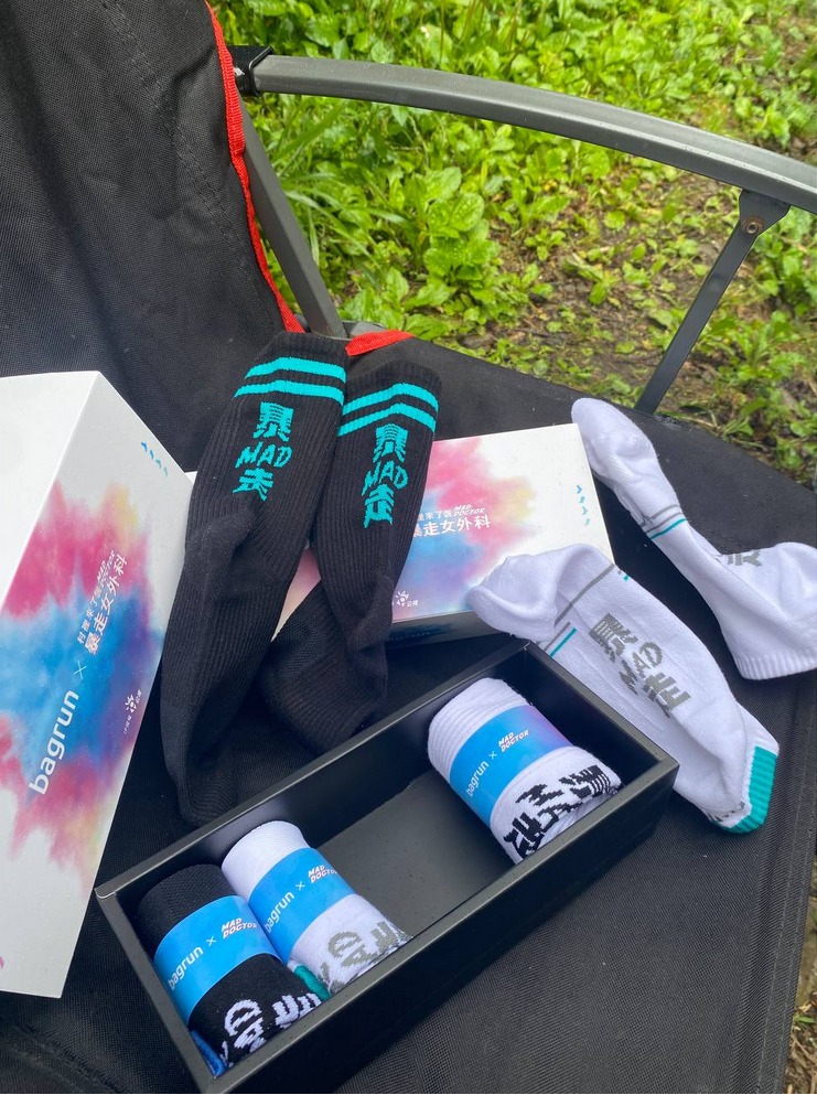 【暴走女外科】原作小劉醫師一穿就愛上的暴走除臭襪