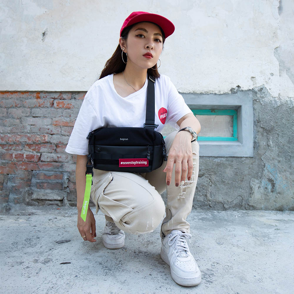 bagrun城市快取胸包展現女性帥氣時尚