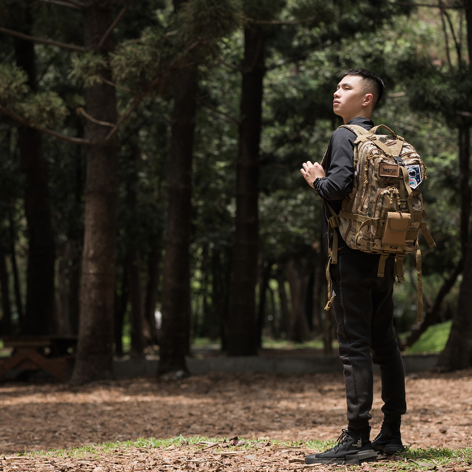 二代都會玩家軍事風格瞬開後背包,多地形迷彩十分迷人