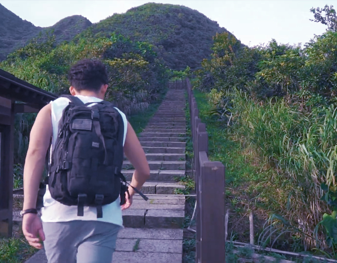 I’m Possible! / Youtuber 圓糖揹著都會玩家軍事風格後背包攻頂