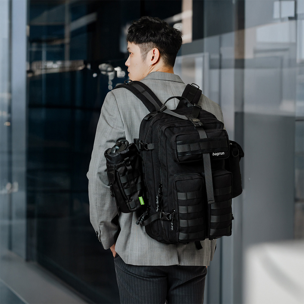 背包正確背負方法_三代都會玩家