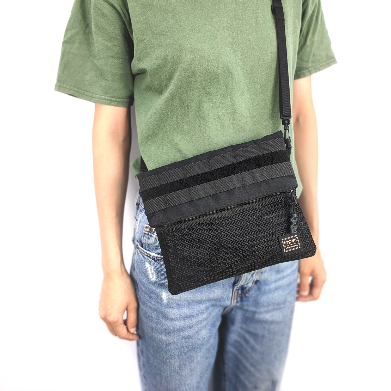 隨身小包席捲街頭潮流!日系型人最愛bagrun軍風機能隨身補給袋