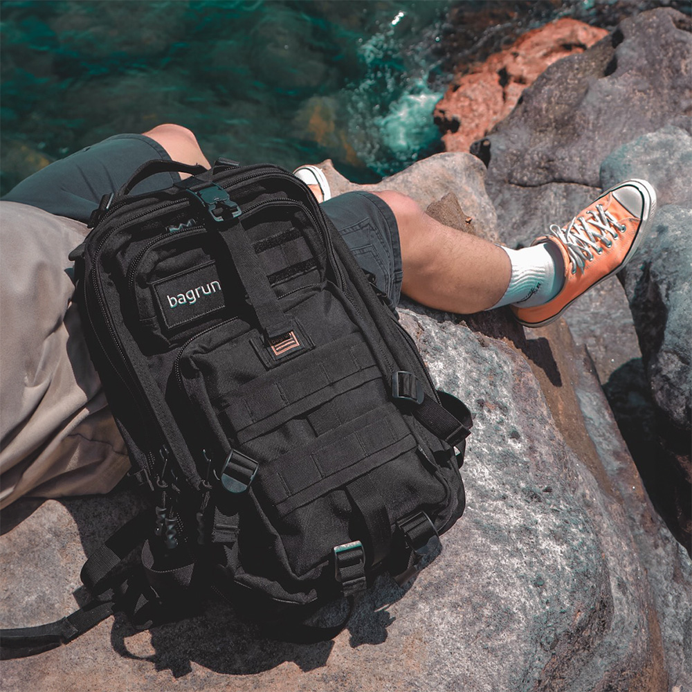 黑色背包的魅力 二代都會玩家軍事風格後背包