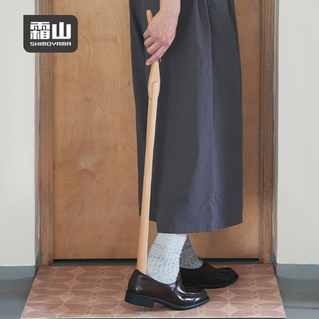 【日本霜山】免彎腰可掛式鴨嘴型握柄櫸木鞋拔(穿鞋輔助器) 【日本霜山】免彎腰可掛式鴨嘴型握柄櫸木鞋拔(穿鞋輔助器)