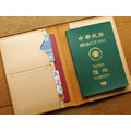 福利品 - Classic Tan 手工真皮護照夾/護照套 (客製化刻印英文名/禮盒包裝)_2 福利品 - Classic Tan 手工真皮護照夾/護照套 (客製化刻印英文名/禮盒包裝)_2
