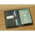 福利品 - Harley Black 手工真皮護照夾 (客製化刻印英文名/禮盒包裝)_4 福利品 - Harley Black 手工真皮護照夾 (客製化刻印英文名/禮盒包裝)_4
