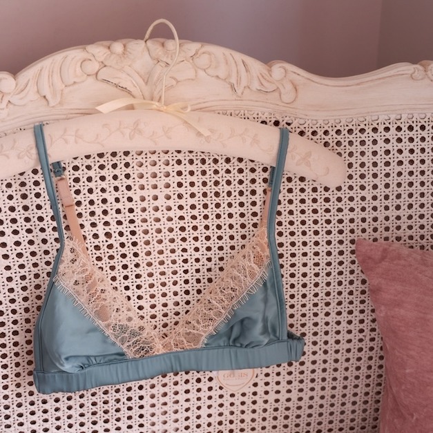 A12- Europe 法式 Tiffany Blue 柔緞睫毛蕾絲 Bralette - S A12- Europe 法式 Tiffany Blue 柔緞睫毛蕾絲 Bralette - S