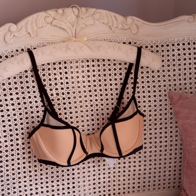 B14- Paris線條澎澎款內衣- 32B, 32C B14- Paris線條澎澎款內衣- 32B, 32C